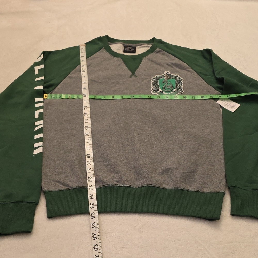 Slytherin Crest Raglan Sweatshirt - Green‎ & Gray